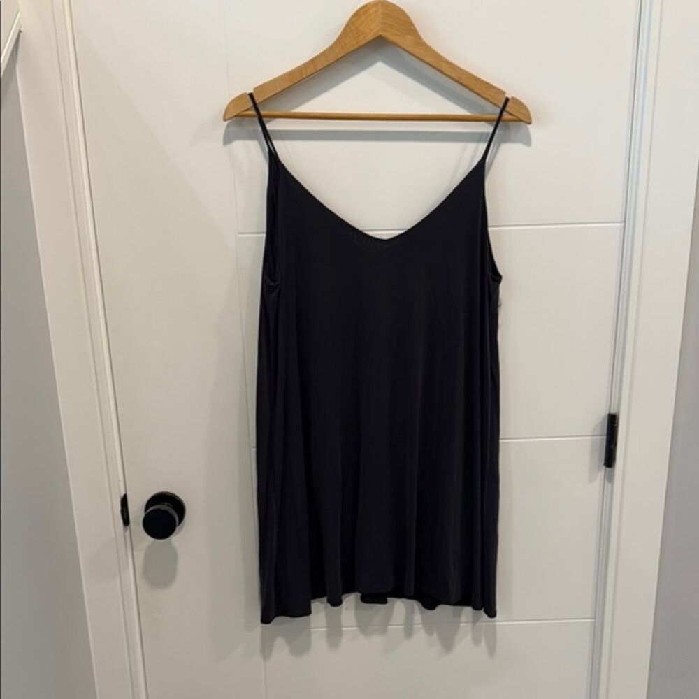 Aritzia Talula Charcoal Sleeveless Top size medium